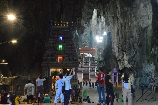 Batu Caves and Malaysian Crafts Tour from Kuala Lumpur - The Batik Stop: Wax, Dyes, and a Chance to Separate Craft from Shopping