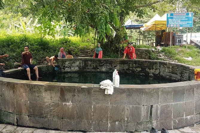 Batu Caves,Waterfalls and Hot Springs Tour With Lunch - Batu Caves: the 272-step temple climb and the rules that keep it respectful