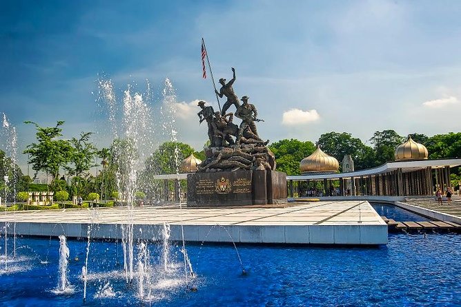 Best of Kuala Lumpur City Tour Including National Museum and National Monument - Masjid Negara (National Mosque): symbolism you can spot