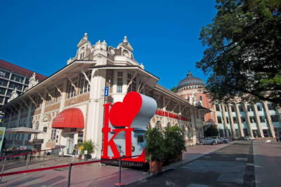 Best of Kuala Lumpur Tour with Twin Tower Entry - Batu Caves and batik workshop: starting with culture before the city rush