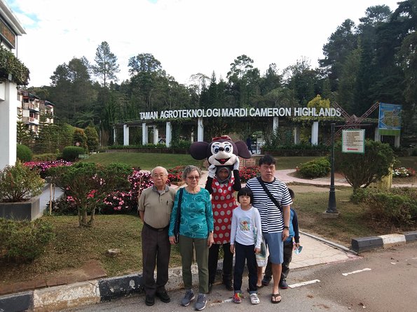 Cameron Highland Day Trip - Honey, Bee Houses, and Kea Farm Market Snacks