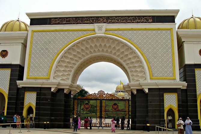 Cruise Shore Excursions: Port Klang - Istana Negara, Merdeka Square, and the national monuments route