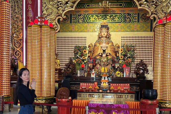 Exclusive Half Day Batu Caves and Private City Tour Kuala Lumpur - Petaling Street Market: Chinatown energy and practical buys