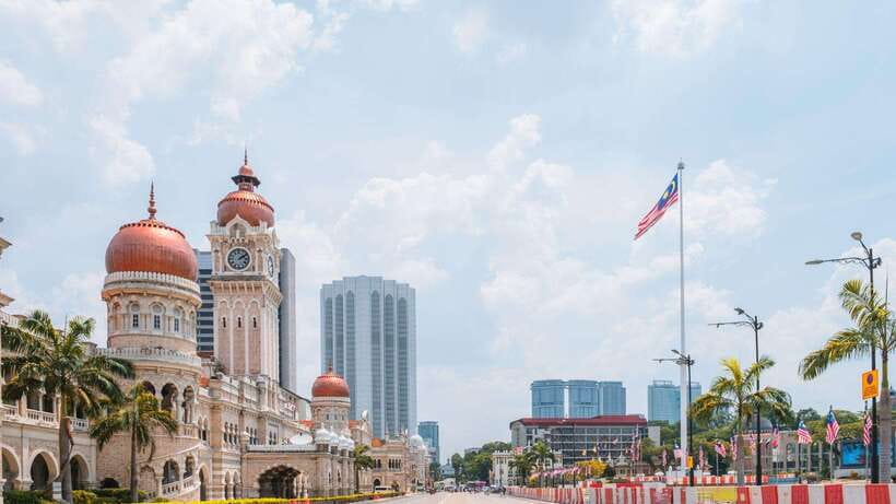 From KLIA or Port Klang: Kuala Lumpur Transit Tour - The “royal KL” stop at Istana Negara and what you’ll notice outside