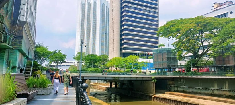 From Kuala Lumpur: City Tour with 21 Attractions - Craft + culture stops: batik at East Coast Batik Sdn Bhd, plus monument and mosque photos