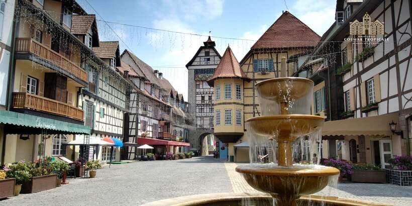 From Kuala Lumpur: Colmar Tropicale and Batu Caves Day Trip - Shopping stops and the duty free/local product shop moment