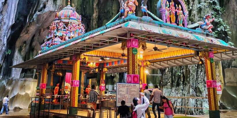 From Kuala Lumpur: Colmar Tropicale and Batu Caves Day Trip - Getting the guide vibe right: explanations vs. quiet rides