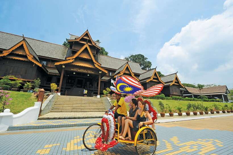 From Kuala Lumpur: Full-Day Historical Tour of Malacca - Jonker Street and Antique Avenue: where history turns into street life
