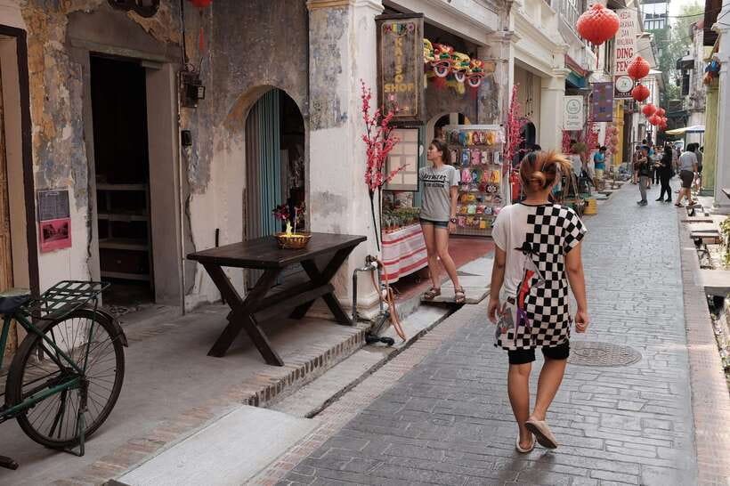 From Kuala Lumpur: Full-Day Tour to Ipoh - Perak Tong: The 40-Buddha Maze and the 12-Meter Golden Buddha Moment