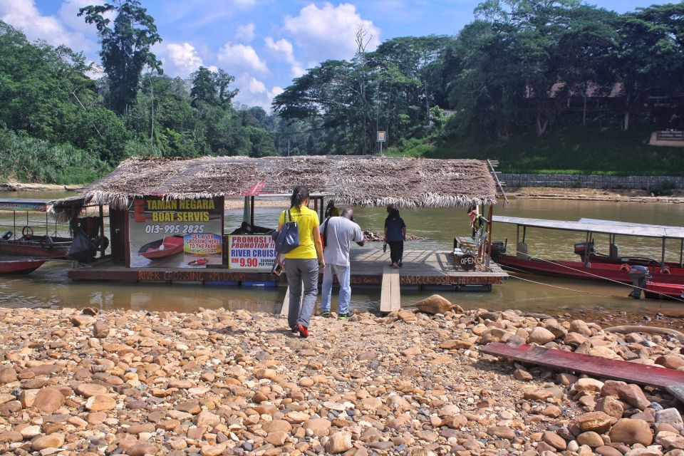 From Kuala Lumpur: Taman Negara National Park Trek Day Tour - Floating Lunch at Taman Negara: Simple Fuel in a Pretty Setting