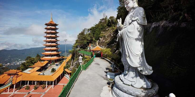 Genting Highlands Tour with Cable Car - Batu Caves: the easy win before the highland fun