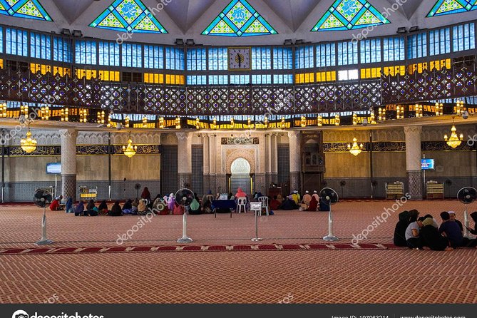 Half Day City Tour ( 4 hours ) - Masjid Negara: big architecture, but plan around prayer time