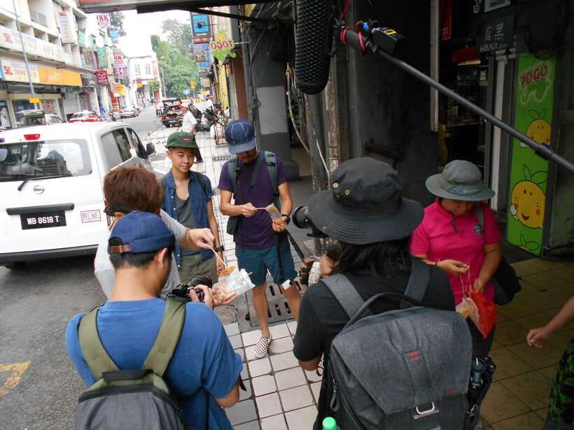 Hidden Kuala Lumpur: 4-Hour Bike Tour - The real show: hidden alleyways that connect new and old