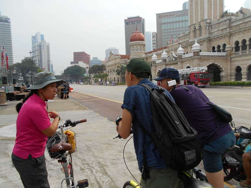Hidden Kuala Lumpur: 4-Hour Bike Tour - Petaling Street and Sultan Abdul Samad: the public face first