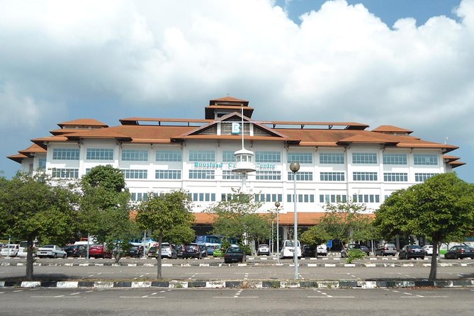 Kuala Lumpur (17 Attractions) Sightseeing Tour from Port Klang - Thean Hou Temple and Sri Maha Mariamman: temple architecture in quick bites