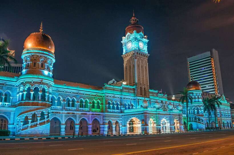 Kuala Lumpur: 4-Hour Authentic Local Markets & Event Tour - Night bazaars and street hawker food: how to eat like a local