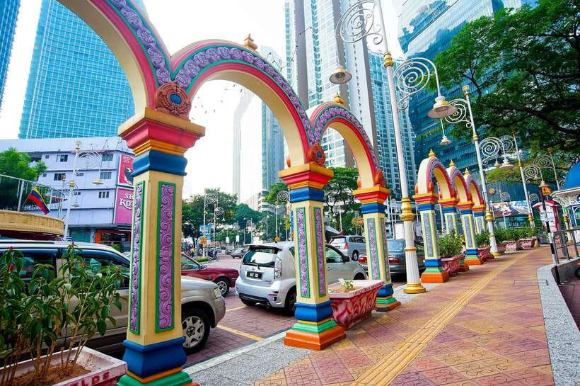 Kuala Lumpur: 4-Hour Authentic Local Markets & Event Tour - Central Market: handicrafts with a different price vibe