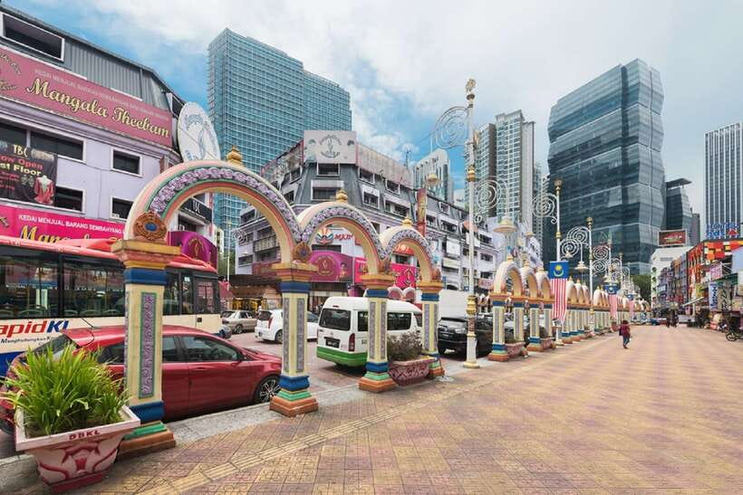 Kuala Lumpur: Batu Caves & Historic Buildings Tour - Chinatown, Petaling Street, and Central Market time: eat with context, shop with confidence