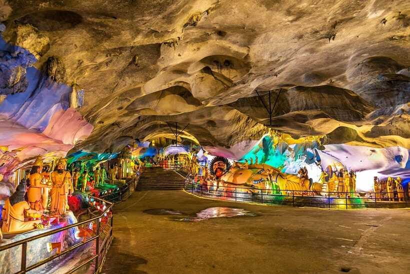 Kuala Lumpur : Batu Caves Private Tour - Climbing 272 steps: how to pace the stairs like a local pro