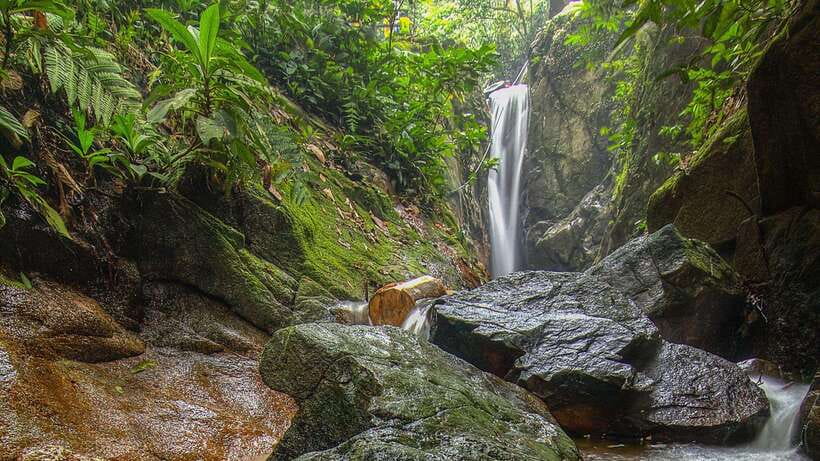 Kuala Lumpur: Batu Caves, Ramayana Caves & Kanching Falls - Ramayana Cave with Hanuman: story scenes, lighting, and how to set expectations