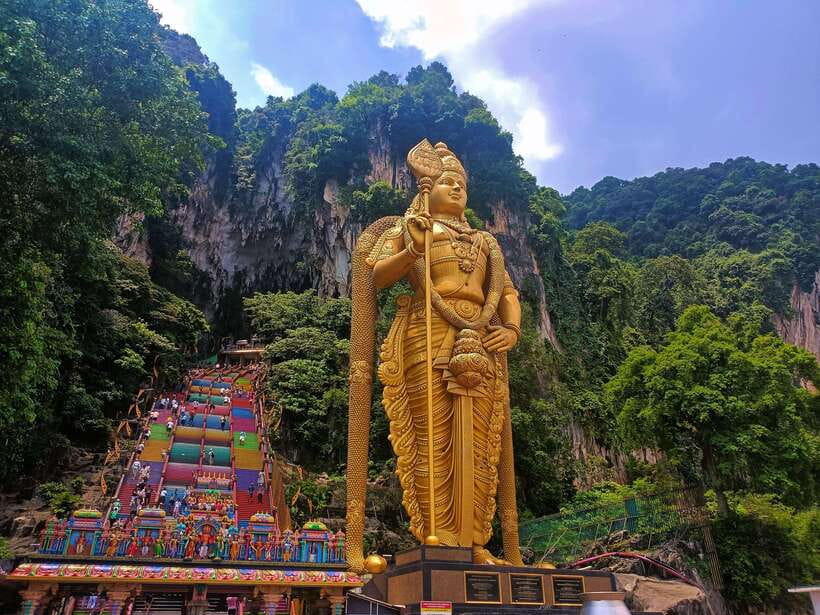 Kuala Lumpur: Batu Caves, Ramayana Caves & Kanching Falls - Batu Caves: 272 steps, temple rules, and the Murugan statue moment