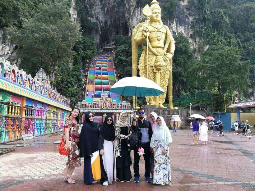 Kuala Lumpur: Batu Caves, Thean Hou Temple & National Mosque - National Mosque (Masjid Negara): blue dome, 73-meter minaret, and peaceful halls