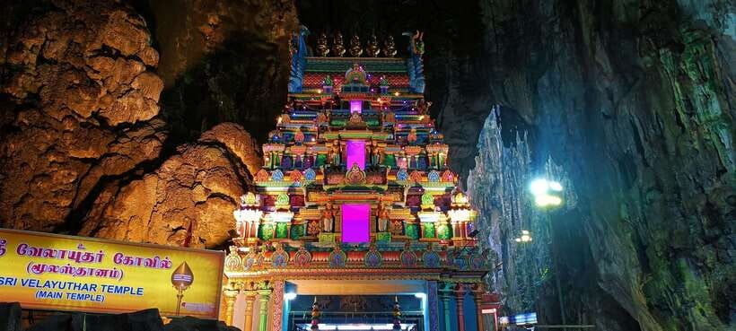 Kuala Lumpur: City Sights, Batu Caves and Fireflies Day Trip - Bukit Melawati: Silverleaf Monkeys and the Lighthouse View