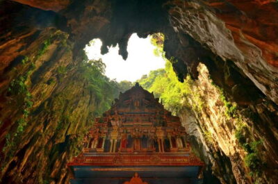 Kuala Lumpur: City Tour & Batu Caves Combo - Batu Caves: 272 steps, golden Murugan, and the dress-code reality