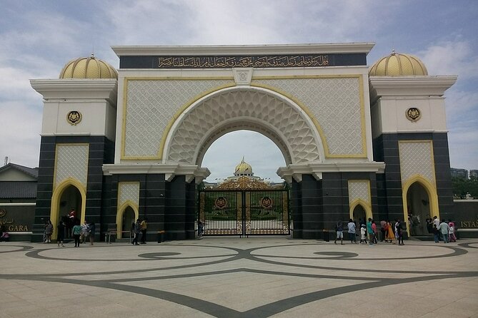 Kuala Lumpur City Tour Full Day 8 hours - Batu Caves: free entry, and the climb is the whole point