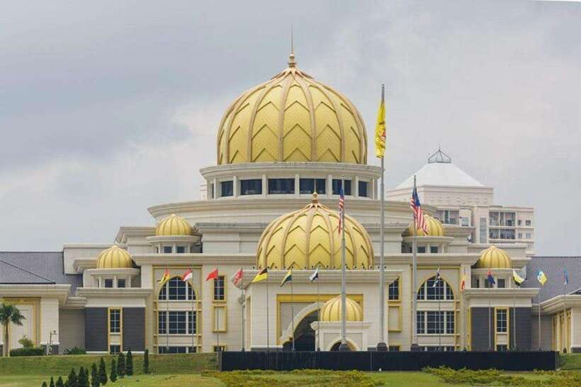 Kuala Lumpur: Full-Day Private City Highlights Tour - Petronas Twin Towers: photos now, tickets planned