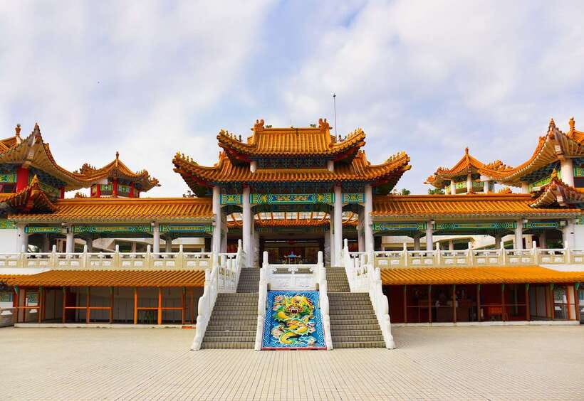 Kuala Lumpur Full-Day Sightseeing Tour with Batu Caves - National Monument in Lake Gardens: A WWII Photo Stop That Actually Means Something