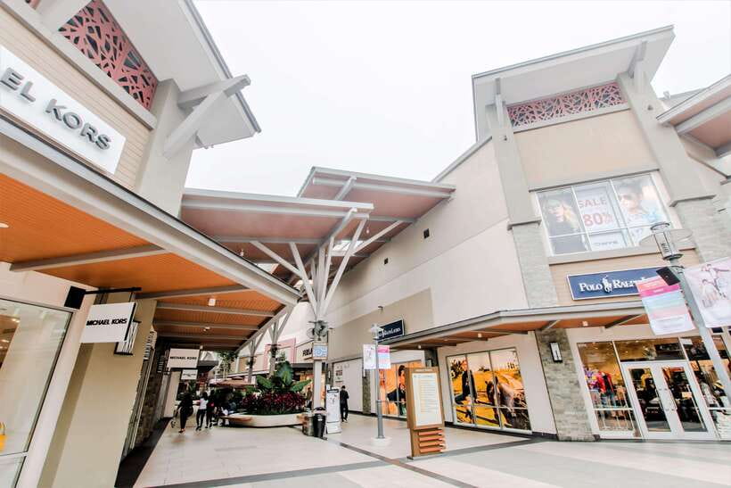 Kuala Lumpur: Genting Highland Tour with SkyWorld Theme Park - Genting Highlands Premium Outlets and dining: shopping and food in one zone