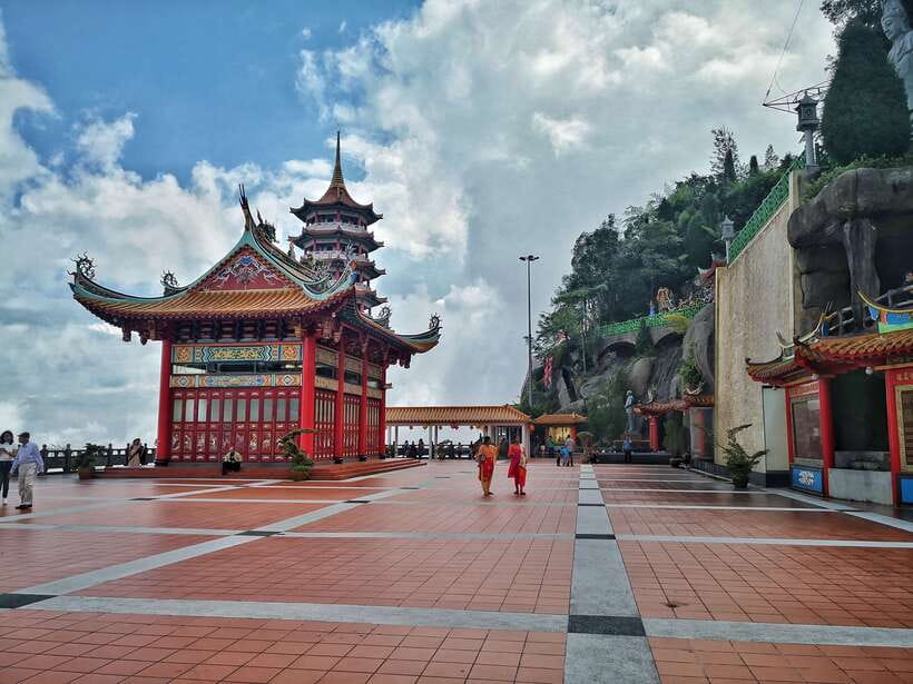 Kuala Lumpur: Genting Highlands & Batu Caves Day Trip - Shopping at Genting Premium Outlets (and what changes during maintenance)