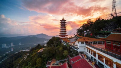 Kuala Lumpur: Genting Highlands Tour with Awana Cable Car - The ride up: A/C van, timing, and two departure options