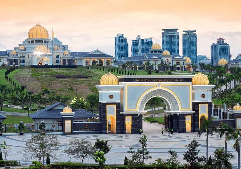 Kuala Lumpur: Half Day Group City Highlights Tour - Merdeka Square: A Photo-Ready Start with Big Meaning