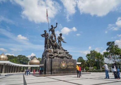 Kuala Lumpur: Half Day Group City Highlights Tour - Riding in Comfort: Pickup, Van Time, and a Smart Use of Heat