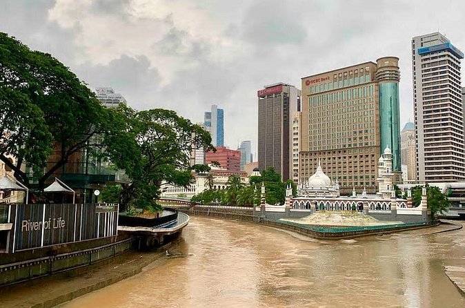 Kuala Lumpur InfoFun Walking Tour Experience - Chinatown first stop: temples and real neighborhood life