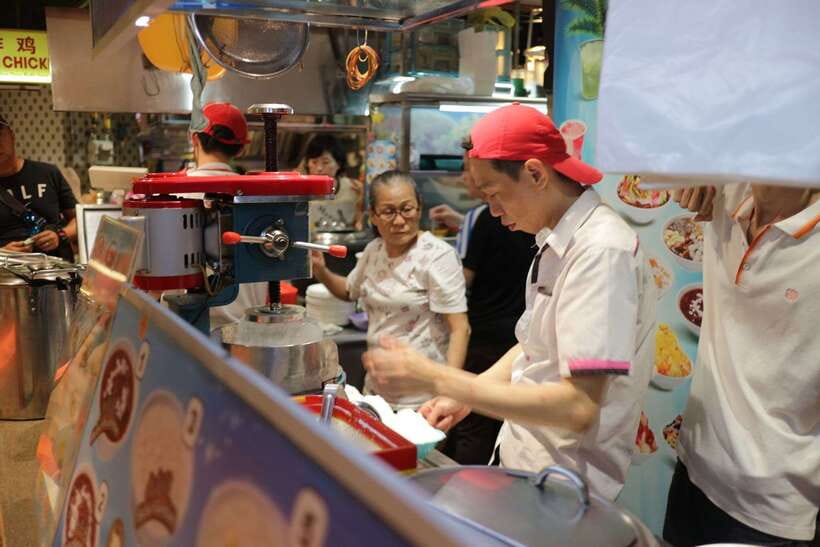Kuala Lumpur: Nightlife Street Food Tour with 6 Tastings - Roti Canai, Beef Meatballs, and Claypot Chicken Rice: The Savory Middle of the Night