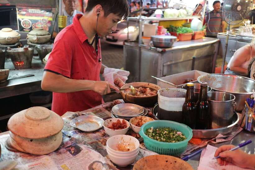 Kuala Lumpur: Nightlife Street Food Tour with 6 Tastings - Chinatown at Night: How “Revitalization” Changes What You Notice