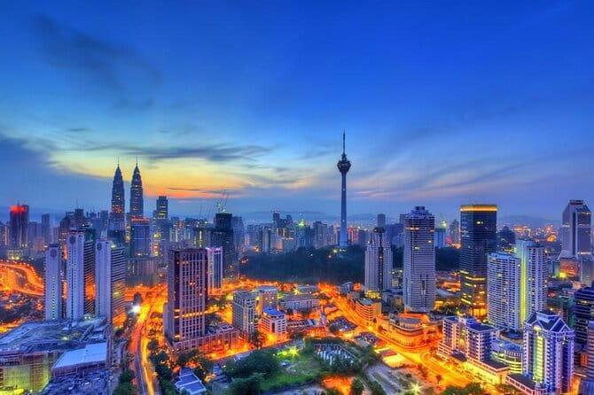 Kuala Lumpur: Nightlife Walking Tour with Local Guide - UR-MU (Urban Museum): contemporary art that fits the night walk