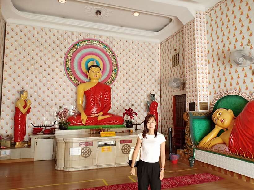 Kuala Lumpur: Private Batu Cave, National Mosque Tour, Lunch - Masjid Negara: independence-era architecture and prayer-space etiquette