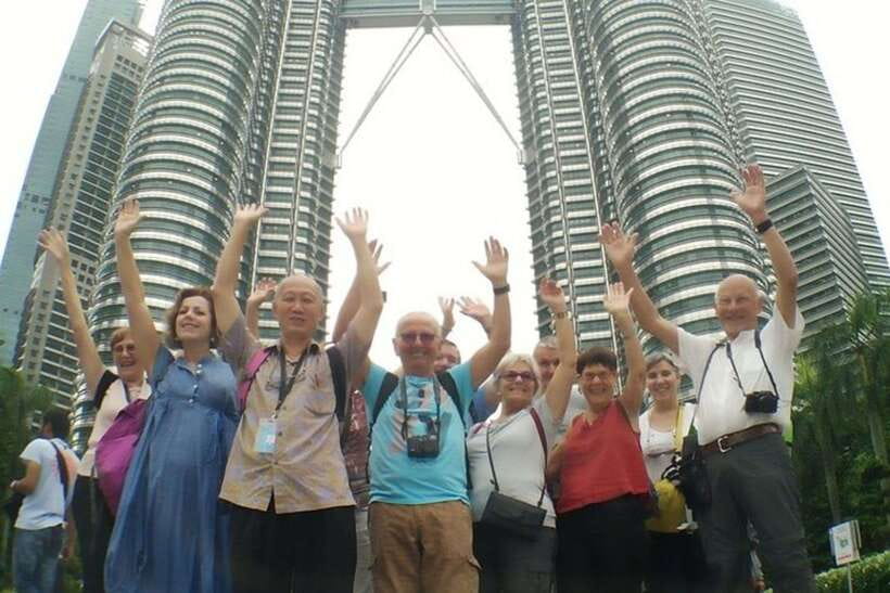 Kuala Lumpur: Private custom walking tour with a local guide - Getting picked up and meeting up: the logistics that matter