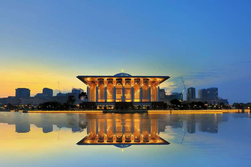 Kuala Lumpur: Putrajaya City Tour with Lake Cruise - Warisan Agricultural Heritage Park: rubber tapping and farm reality