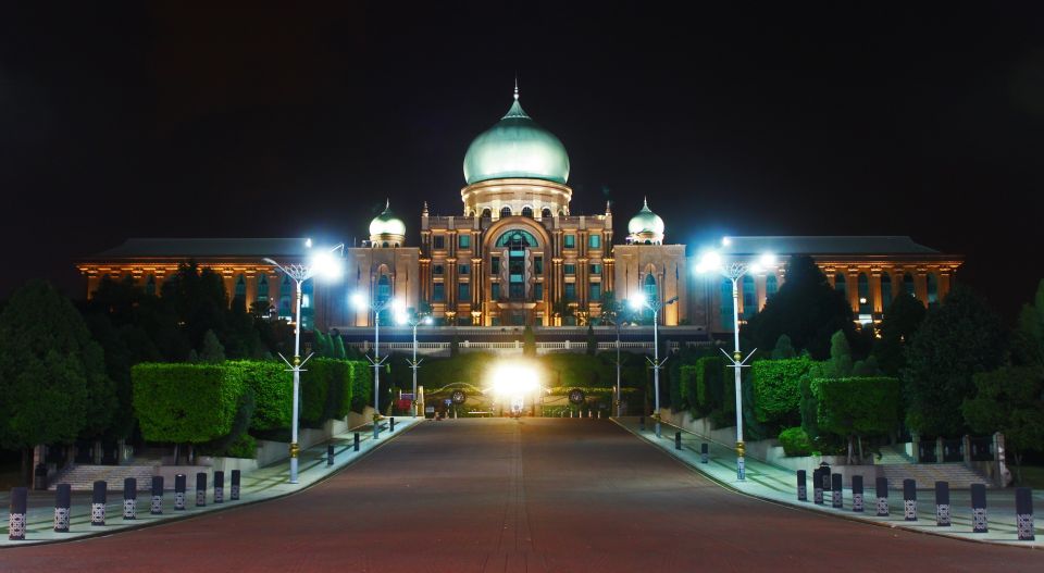 Kuala Lumpur: Putrajaya City Tour with Lake Cruise - Putrajaya International Convention Centre: a short stop with strong angles
