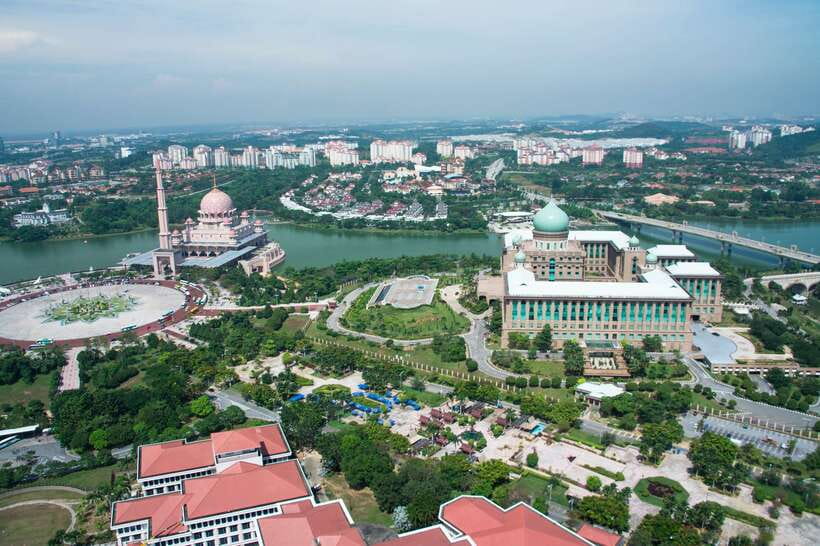 Kuala Lumpur: Putrajaya City Tour with Lake Cruise - Putrajaya Cruise: skyline views from the water