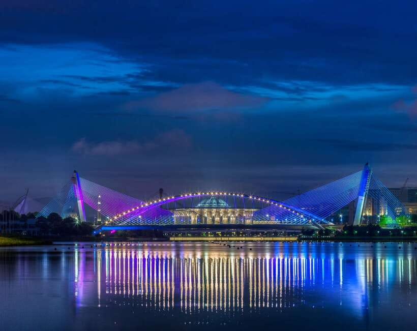 Kuala Lumpur: Putrajaya City Tour with Lake Cruise - Guide quality makes or breaks a short tour