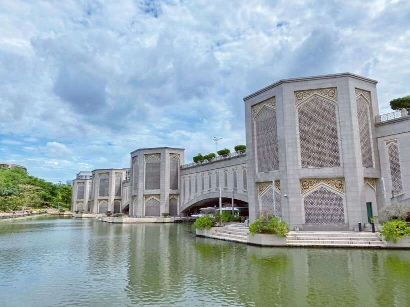 Kuala Lumpur: Putrajaya Tour Half Day Tour [Shared/Private] - Tasik Putrajaya cruise: your easy reset on the water