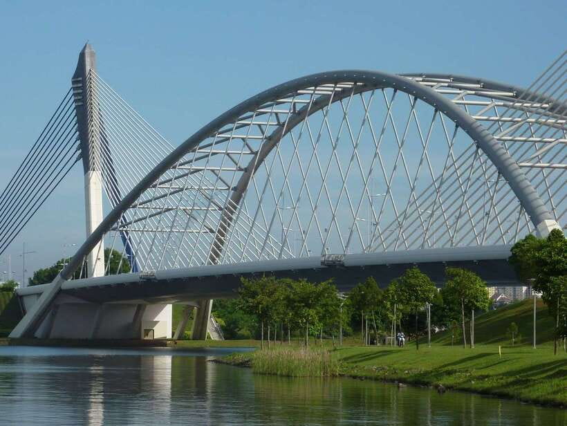 Kuala Lumpur: Putrajaya Tour with Traditional Boat Cruise - Putrajaya International Convention Centre: a final viewpoint with modern style