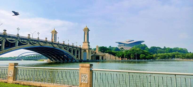 Kuala Lumpur: Putrajaya Tour with Traditional Boat Cruise - Pickup and meeting point: Harriston Boutique - MATIC (and how monorail helps)