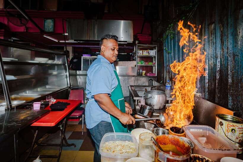 Kuala Lumpur: Sambal Street Food Tour with 15+ Tastings - Meeting Outside Hilton Garden Inn South and Starting Right